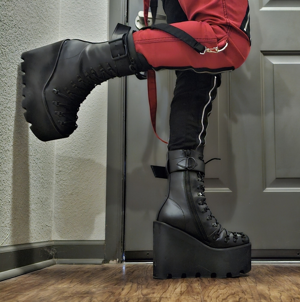 Current Mood Traitor Boots